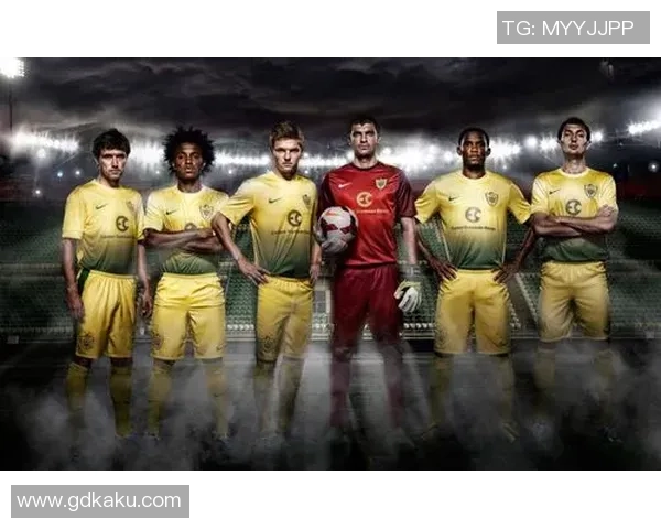 足球明星同框对比揭示不同风格与技艺的碰撞与融合