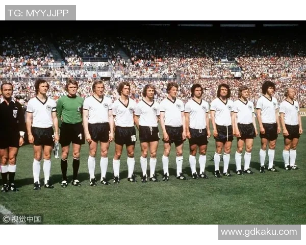 回顾1988年德国足球明星的辉煌历程与成就分析